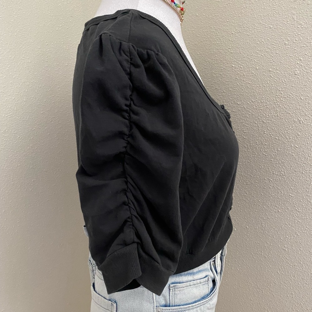 Black Buttoned Cropped Top - Picture 4 of 7